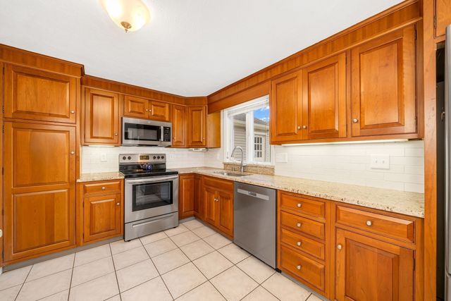 90 Lacy, North Andover, MA 01845