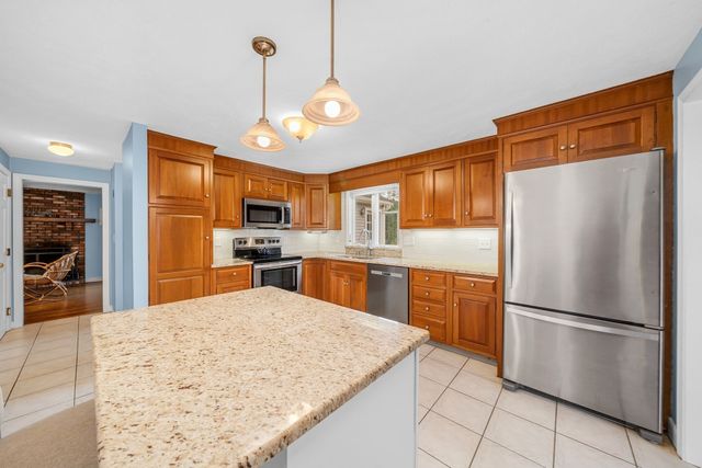 90 Lacy, North Andover, MA 01845