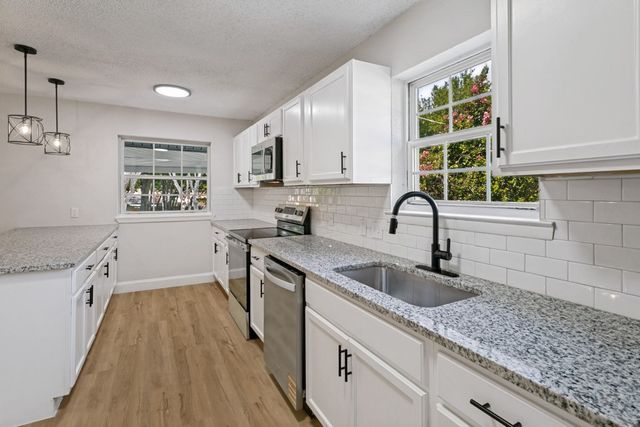 7821 Kermit Avenue, Fort Worth, TX 76116