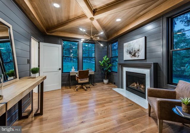 11 HARVEY LN, Malvern, PA 19355