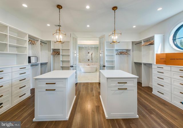 11 HARVEY LN, Malvern, PA 19355