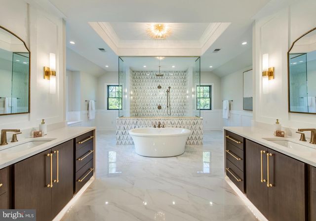 11 HARVEY LN, Malvern, PA 19355