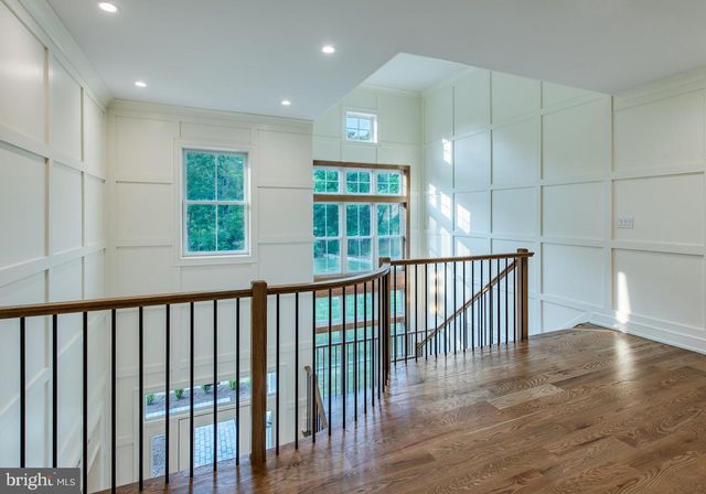 11 HARVEY LN, Malvern, PA 19355