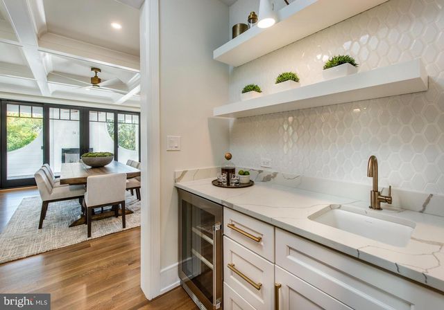 11 HARVEY LN, Malvern, PA 19355