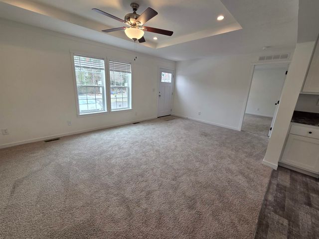 4 Gallo Way, Litchfield, NH 03052