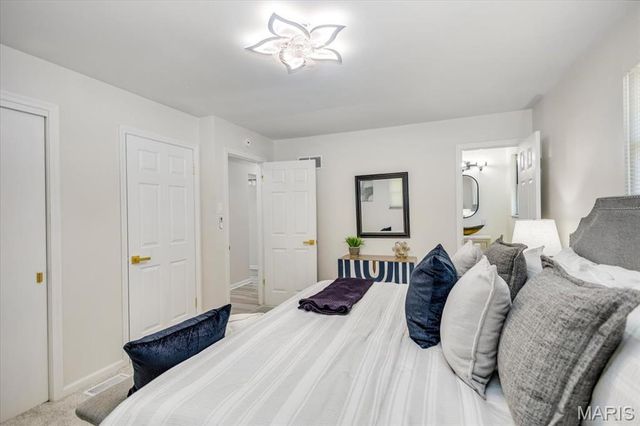 12565 Old Jamestown Road, Black Jack, MO 63033