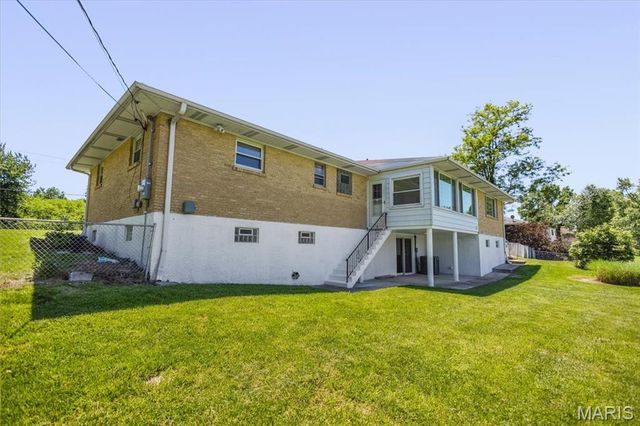 12565 Old Jamestown Road, Black Jack, MO 63033