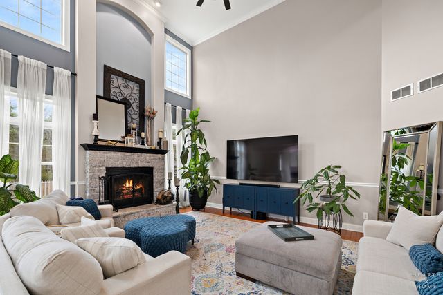 2184 Schrader Lane, North Aurora, IL 60542