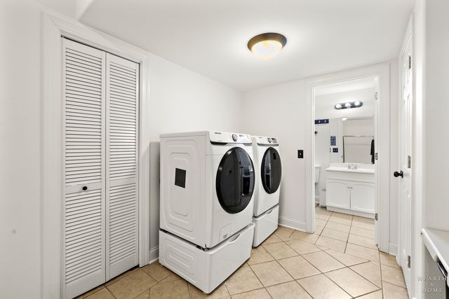 2184 Schrader Lane, North Aurora, IL 60542