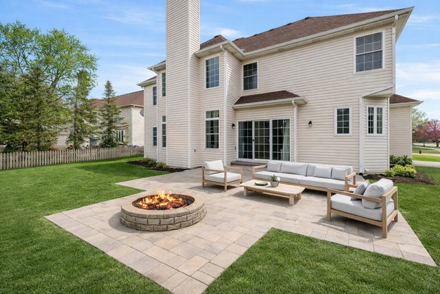 2184 Schrader Lane, North Aurora, IL 60542