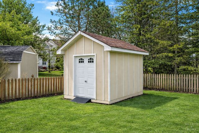 2184 Schrader Lane, North Aurora, IL 60542