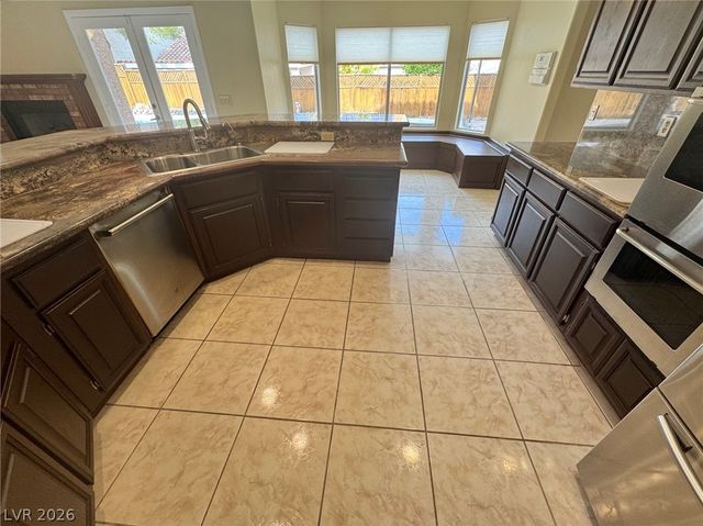8240 Tivoli Cove Drive, Las Vegas, NV 89128