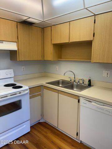 275 Indigo Dr Unit 105, Daytona Beach, FL 32114