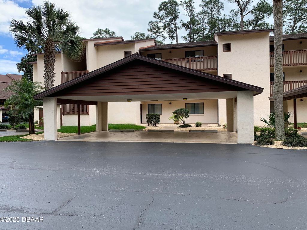 275 Indigo Dr Unit 105, Daytona Beach, FL 32114