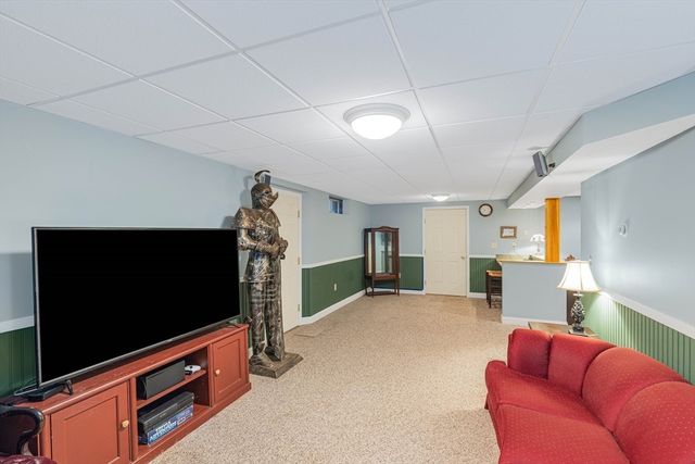 54 Old Merrill St, Amesbury, MA 01913