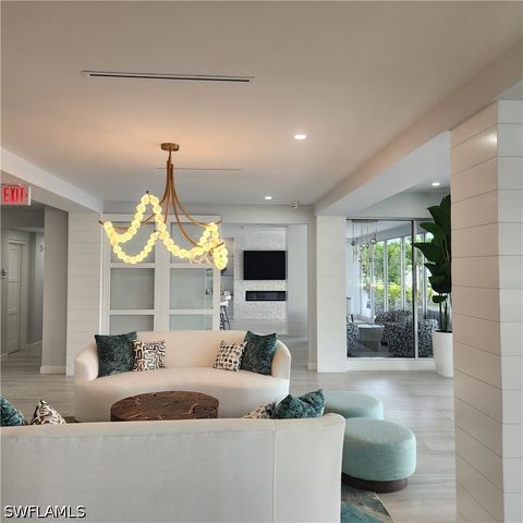1 Bluebill AVE 707, Naples, FL 34108