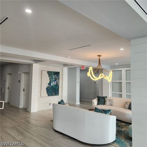 1 Bluebill AVE 707, Naples, FL 34108