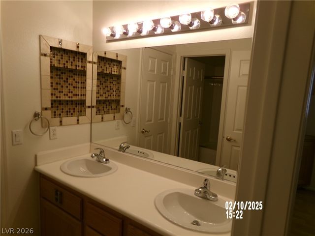 915 DOVER GLEN Drive 0, North Las Vegas, NV 89031
