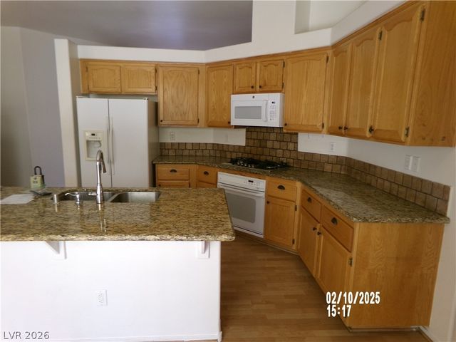 915 DOVER GLEN Drive 0, North Las Vegas, NV 89031