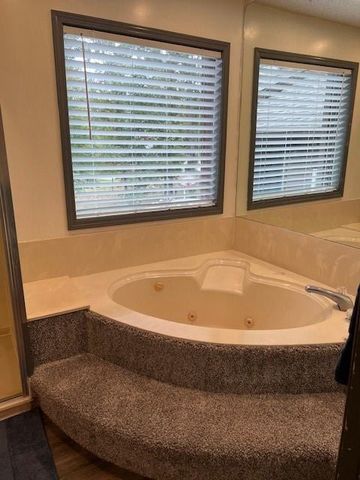 14690 E Redcoat Road, Nevada, MO 64772