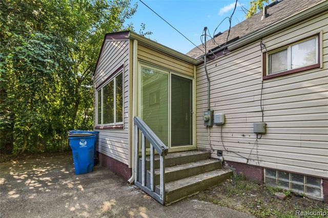 25477 Hopkins Street, Dearborn Heights, MI 48125