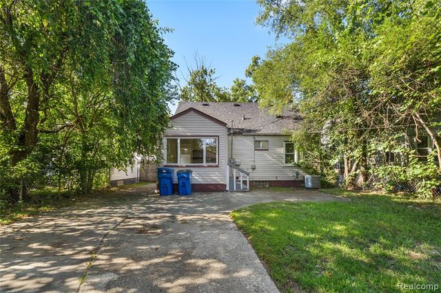 25477 Hopkins Street, Dearborn Heights, MI 48125
