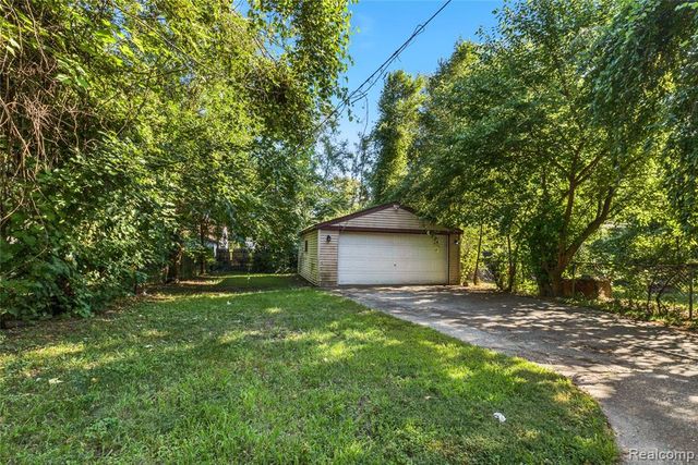 25477 Hopkins Street, Dearborn Heights, MI 48125