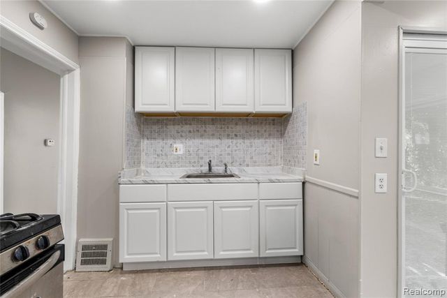 25477 Hopkins Street, Dearborn Heights, MI 48125