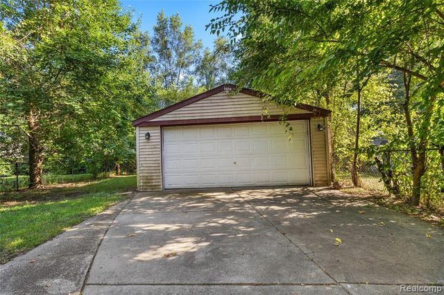 25477 Hopkins Street, Dearborn Heights, MI 48125
