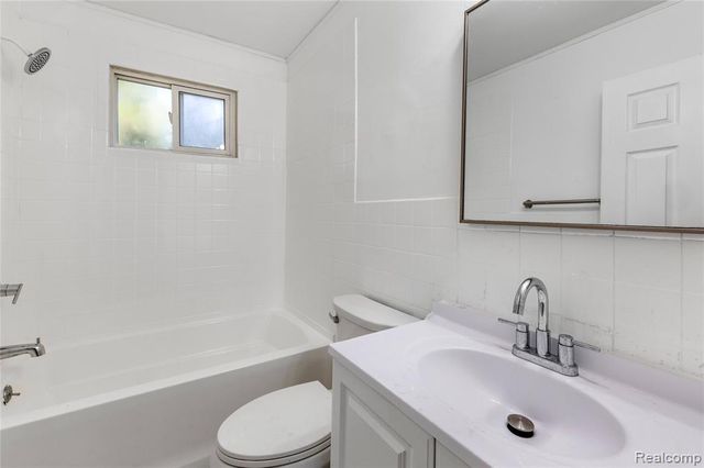 25477 Hopkins Street, Dearborn Heights, MI 48125