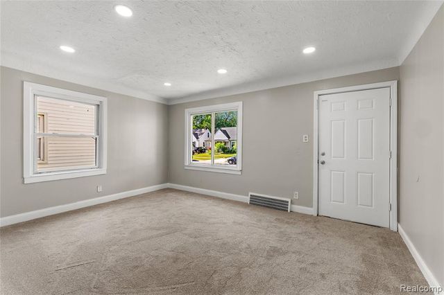 25477 Hopkins Street, Dearborn Heights, MI 48125