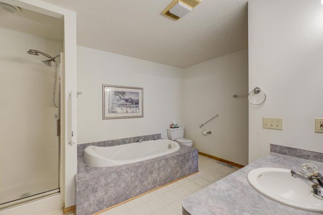 5170 Upper 141st Street W, Apple Valley, MN 55124