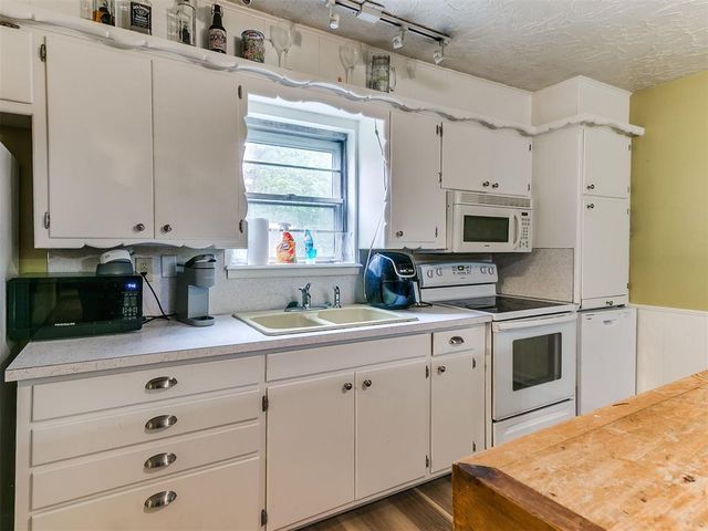 827 W Berry Road, Norman, OK 73069