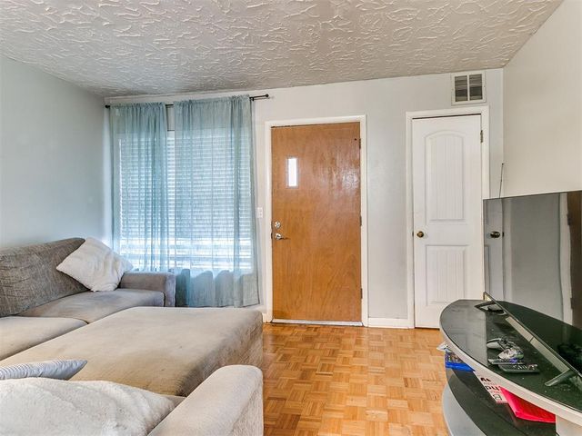827 W Berry Road, Norman, OK 73069