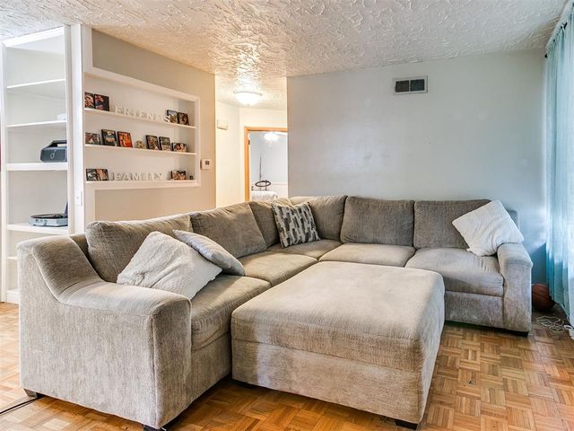 827 W Berry Road, Norman, OK 73069