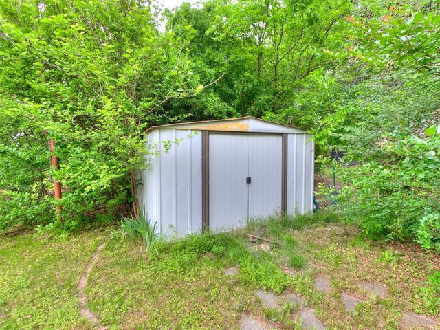 827 W Berry Road, Norman, OK 73069