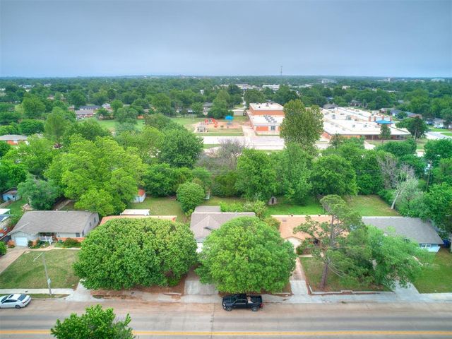 827 W Berry Road, Norman, OK 73069
