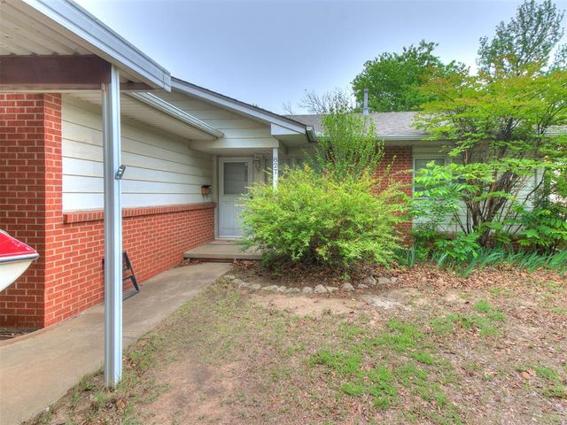 827 W Berry Road, Norman, OK 73069