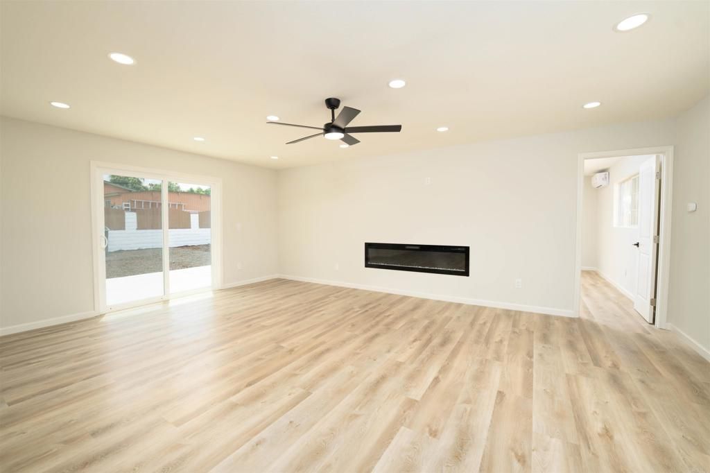 Image 5 of property listing at 1314 Bluegrass Road, Vista, CA 92083