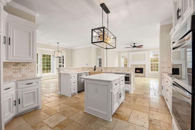 14882 Gingham Rd, Montgomery, TX 77356