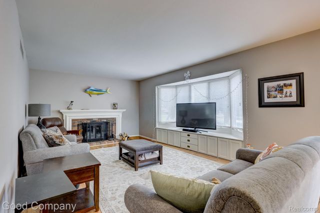 35868 Smithfield Court, Farmington, MI 48335