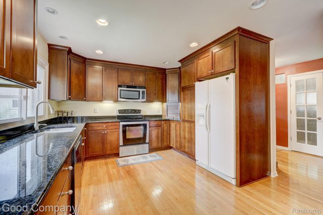 35868 Smithfield Court, Farmington, MI 48335