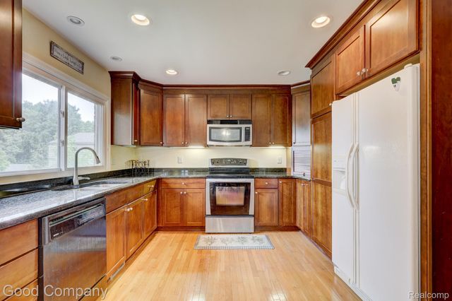 35868 Smithfield Court, Farmington, MI 48335