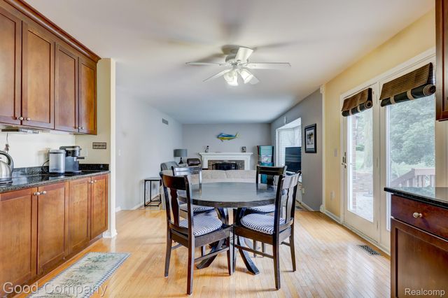 35868 Smithfield Court, Farmington, MI 48335