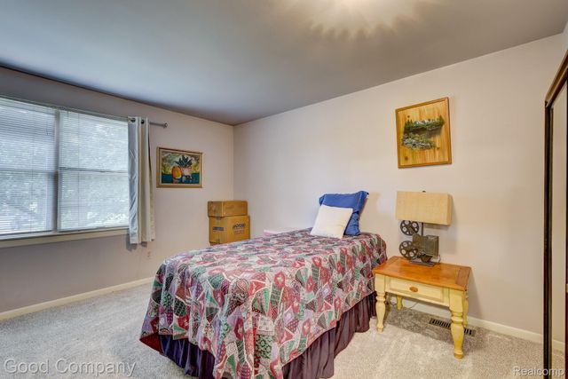 35868 Smithfield Court, Farmington, MI 48335