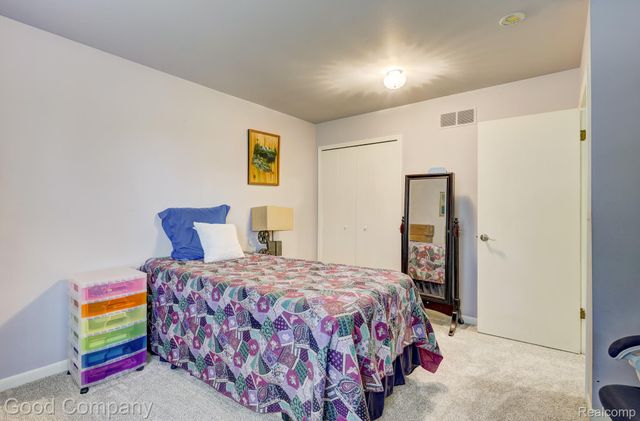 35868 Smithfield Court, Farmington, MI 48335