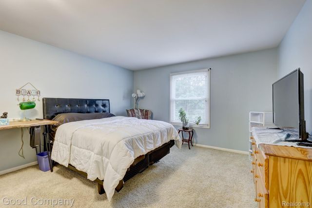 35868 Smithfield Court, Farmington, MI 48335
