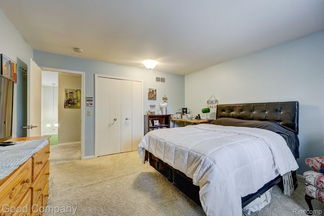35868 Smithfield Court, Farmington, MI 48335