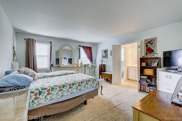 35868 Smithfield Court, Farmington, MI 48335