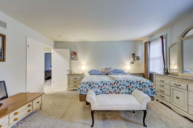 35868 Smithfield Court, Farmington, MI 48335